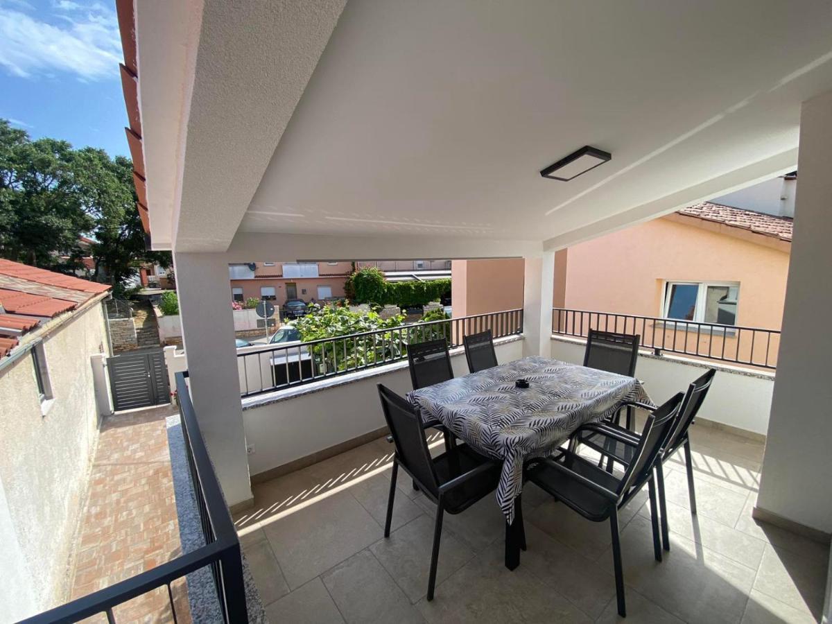 Family Beach Apartments Peroj Esterno foto