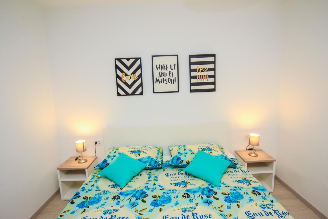 Family Beach Apartments Peroj Esterno foto