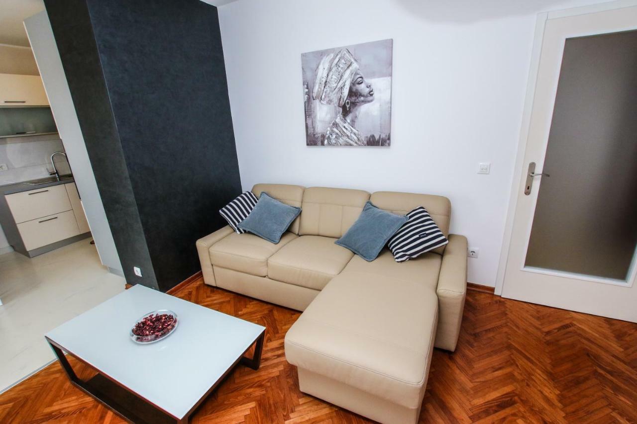Family Beach Apartments Peroj Esterno foto