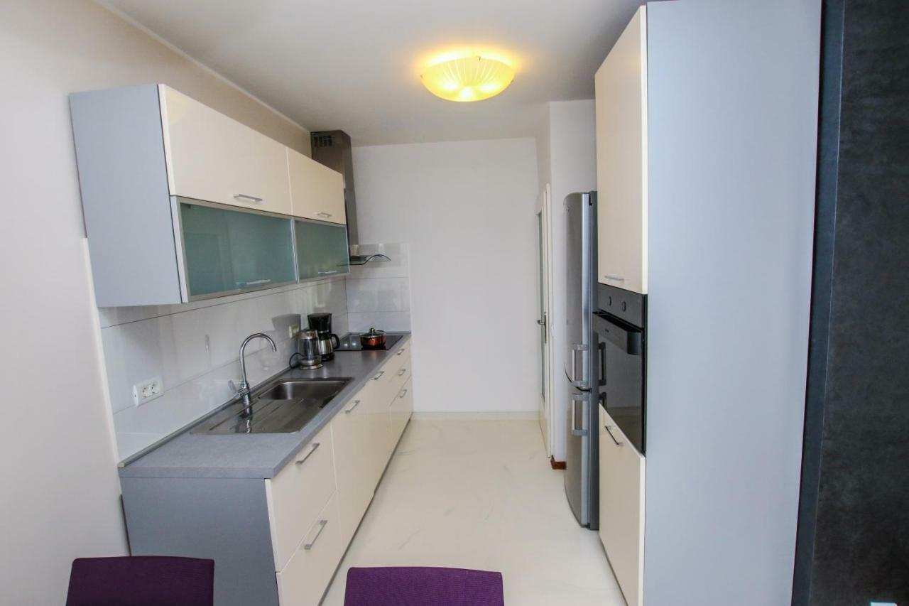 Family Beach Apartments Peroj Esterno foto