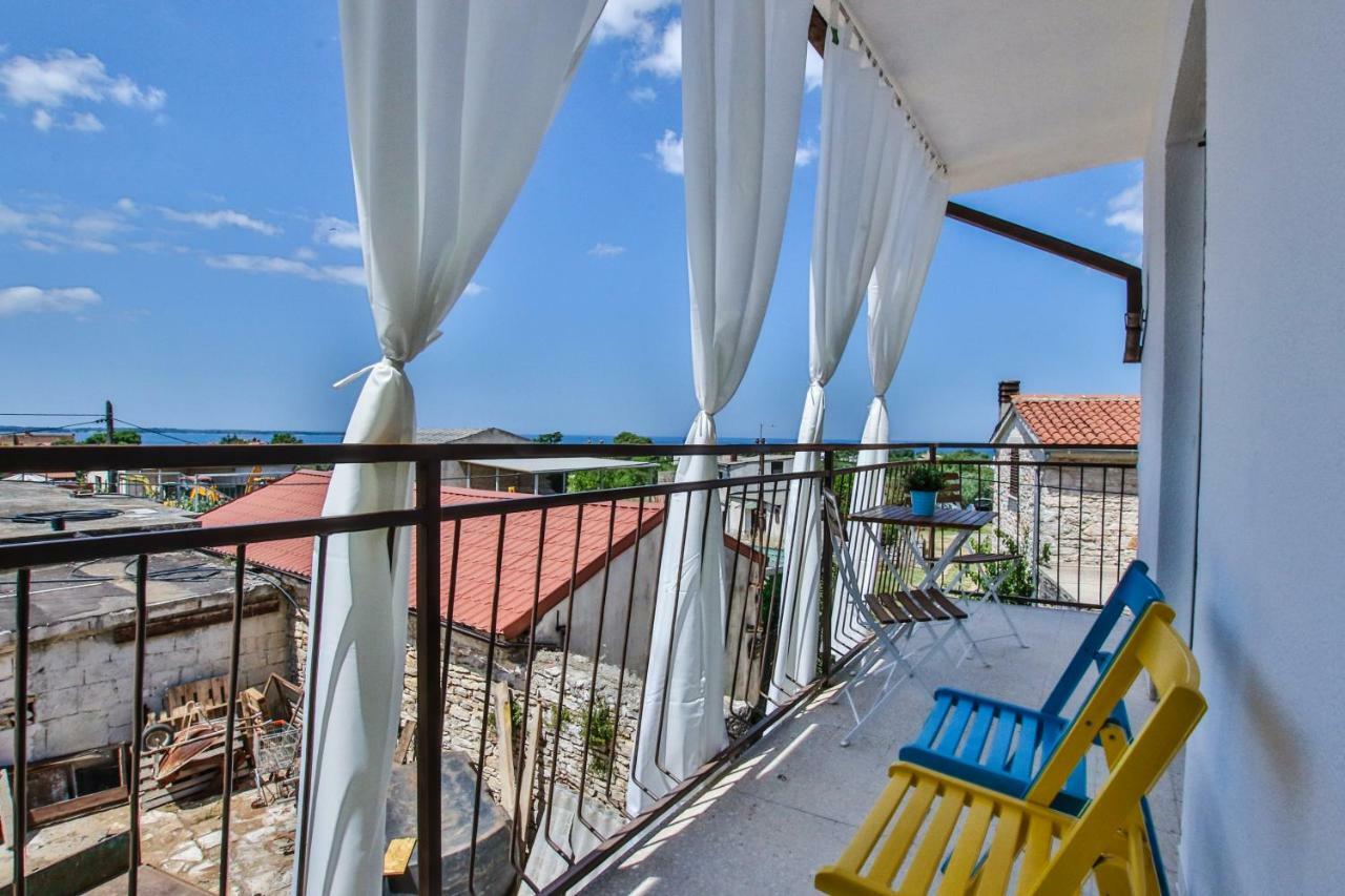 Family Beach Apartments Peroj Esterno foto